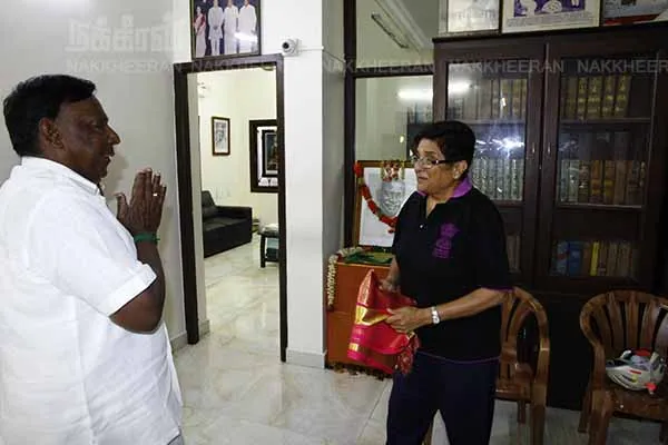 Chief Minister Narayanasamy went on a bike and said 'Happy Birthday!' Kiran Bedi